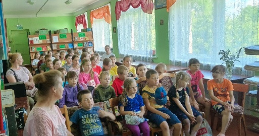 «Россия – Родина моя!» — патриотический час в Злынковской детской библиотеке