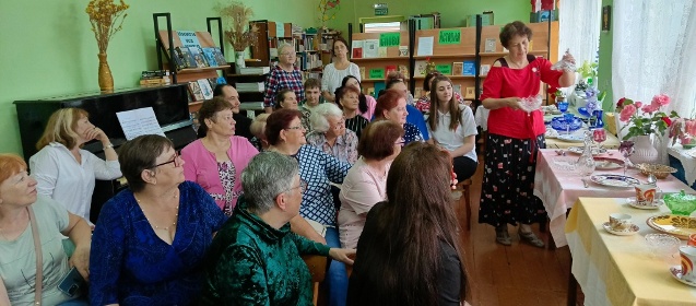 «Путешествие  в  мир фарфора» с злынковчанкой Еленой Овчаровой