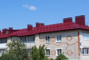 В брянской Суземке отремонтировали кровлю на многоквартирном доме