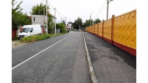 В Брянске к школе №11 и гимназии №2 построили тротуары