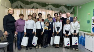 Курским школьникам на Брянщине вручили планшеты