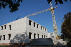 В Брянской области в Сураже возводят пристройки к школе №1