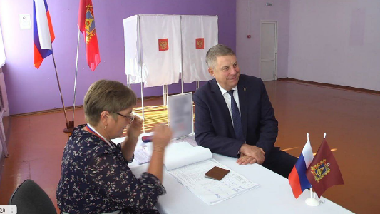 Губернатор Богомаз проголосовал в Брянской области