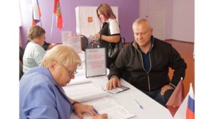 Спикер Брянской облдумы Суббот проголосовал в первый день выборов