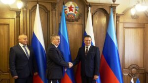 Строители из Брянской области помогают возрождать мирную жизнь в Брянке