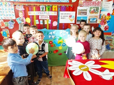 В Злынковском детском саду « Родничок» отметили » Международный день мира»