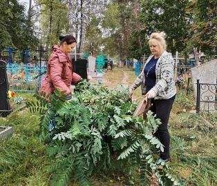 Злынковский КЦСОН принял участие в областном субботнике