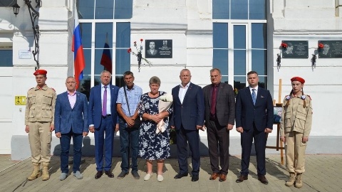 В Стародубе Брянской области увековечили память выпускников, погибших в спецоперации