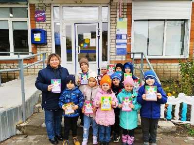 Дошколята Злынковского детского сада  « Родничок» поздравили работников почты