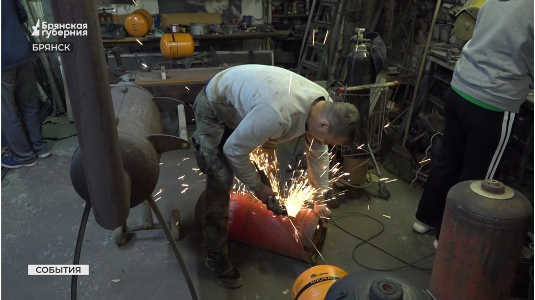 Семья Дудиных из Брянска занимается сбором печек-буржуек для солдат, находящихся в зоне СВО