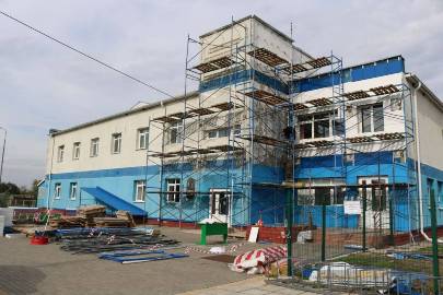 В Комаричах Брянской области ремонтируют физкультурно-оздоровительный комплекс