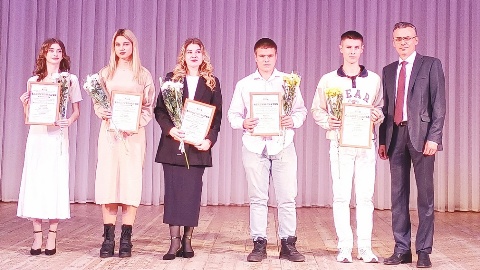 В Брянске наградили муниципальных стипендиатов