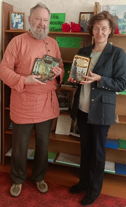 Книга в дар Злынковской библиотеке