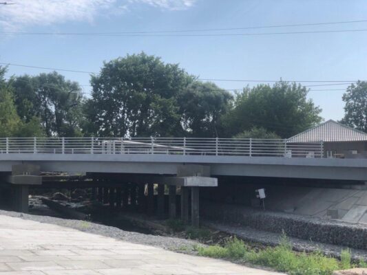 Благодаря дорожному нaцпроекту в Брянской области строят и ремонтируют мостовые сооружения