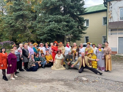 В Злынковском КЦСОН прошел осенний бал