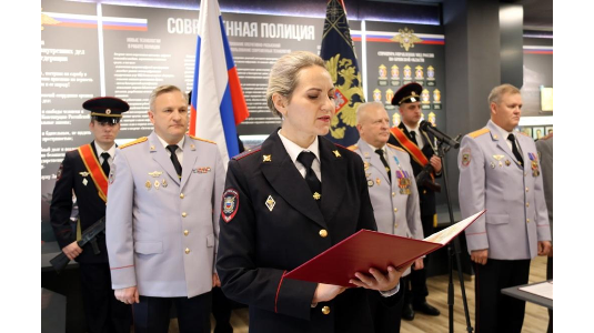 В Брянске новые сотрудники полиции приняли присягу