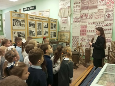 Первоклассники  Злынковской школы №1 посетили свой школьный музей