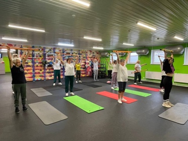 Злынковские участники группы «Активное долголетие» занимаются спортом