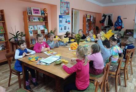 В Злынковской детской библиотеке говорили о красоте осени