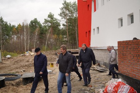 В Фокинском районе Брянска продолжается строительство дворца зимних видов спорта