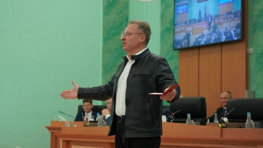 Александр Богомаз выразил свои поздравления певцу и композитору Александру Добронравову