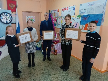 В Софиевской школе Злынковского района прошла рождественская акция «Посылка солдату»