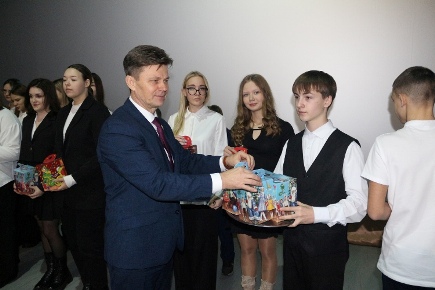 Праздничными мероприятиями  Злынковский район провожает старый год