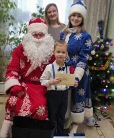 В рамках акции «Елка желаний» брянский спикер облдумы Валентин Суббот исполнил новогоднее желание трубчевского мальчика Миши