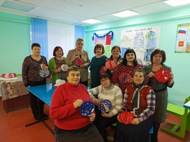 В Злынковском КЦСОН шили  рождественские прихватки