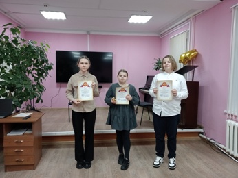 Злынковские учащиеся ДШИ участвовали в конкурсе юных исполнителей «Зимы чарующие звуки»