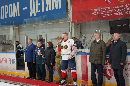 На Брянщине  в преддверии Дня студента провели товарищеский матч между молодежью и старшим поколением