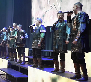 У брянского ансамбля «Ватага» новые сценические костюмы