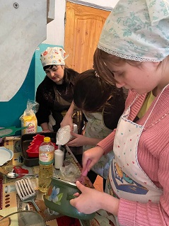 В Злынковском центре социального обслуживания продолжается реализация программы социально-бытовой адаптации «Шаг за шагом»