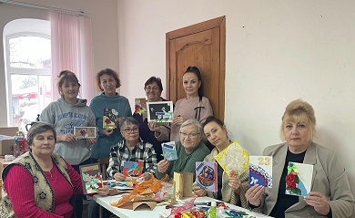 В Злынковском КЦСОН  прошел мастер класс по изготовлению открыток