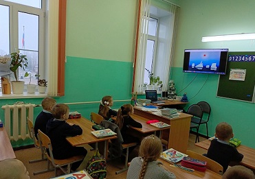 Для злынковских второклассников прошел классный час «Верные сыны Отчизны»