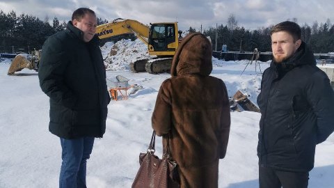 Ход строительства спортобъектов в Брянской области проконтролировал Денис Амеличев