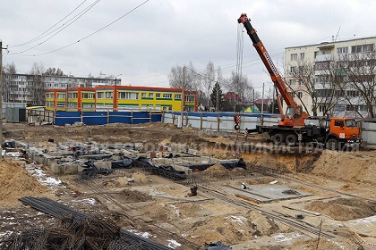 Для брянских сирот дом строят  белорусские строители