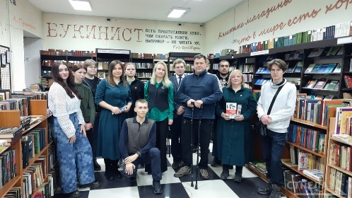 В магазине «Брянсккнига» прошла встреча с писательницей Юлией Петрашовой