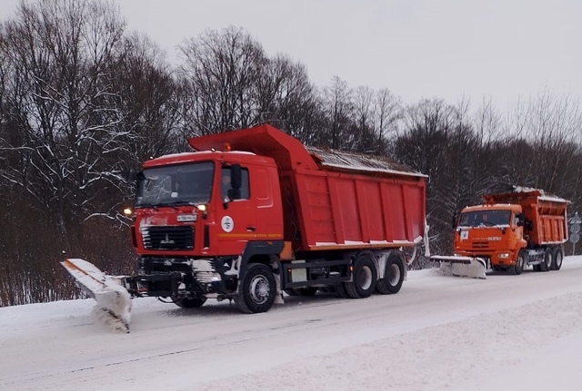 В Брянской области очистка и обработка автодорог ведется в круглосуточном режиме