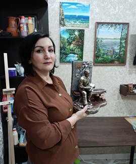 Памятник Николаю Мельникову возле Злынковского  ДК