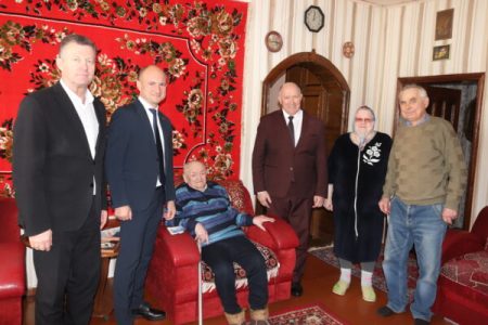 Ветеранов Великой Отечественной войны в Трубчевске поздравили с 23 Февраля