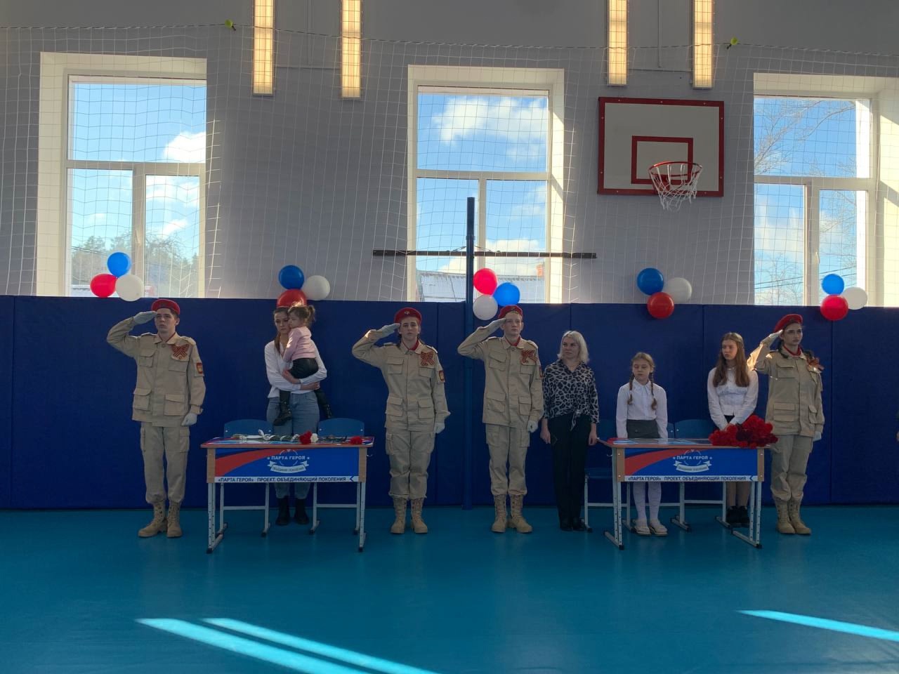 Память –бессмертна: в Вышковской СОШ открыли парты Героев