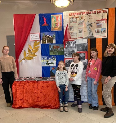 Выставка рисунков  в Злынковском ДК