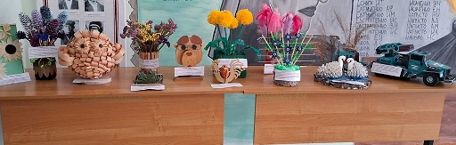 В Карпиловской школе прошла выставка  поделок