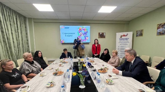 Александр Богомаз провёл встречу с матерями и вдовами военнослужащих, погибших на СВО