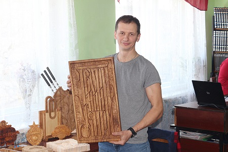 Злынковский резчик Сергей Соболев: «Мастерство тому дается, кто весь делу отдается»