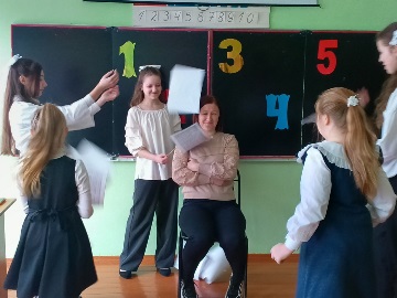 Злынковские школьники отметили День театра