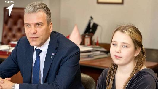 Виталий Свинцов осуществил мечту девочки из подшефного города Брянка