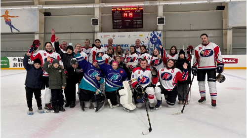 В Новозыбкове Брянской области прошел матч по хоккею между женскими клубами