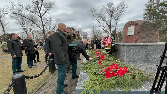 В Брянске, у мемориала «Дулаг-142», прошел митинг в честь Международного дня освобождения узников концлагерей